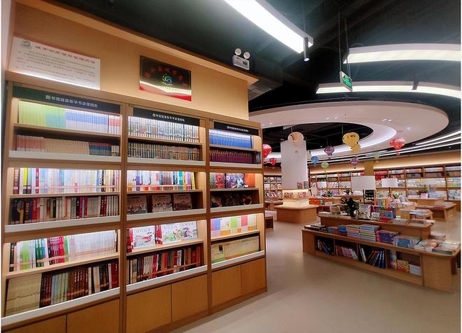 新华书店的盈利秘诀 以出版物批发为支点，撬动实体书店的数字化新生